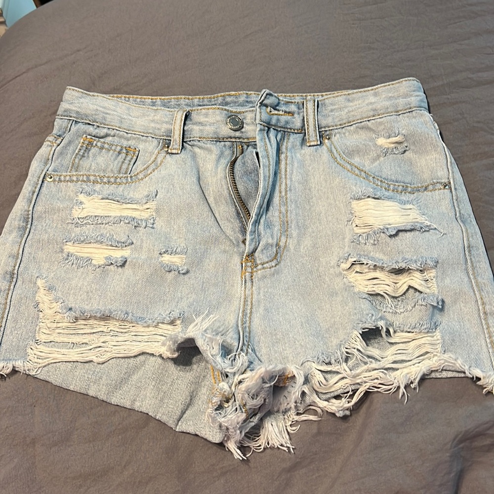 These denim shorts are too big in the waist for me